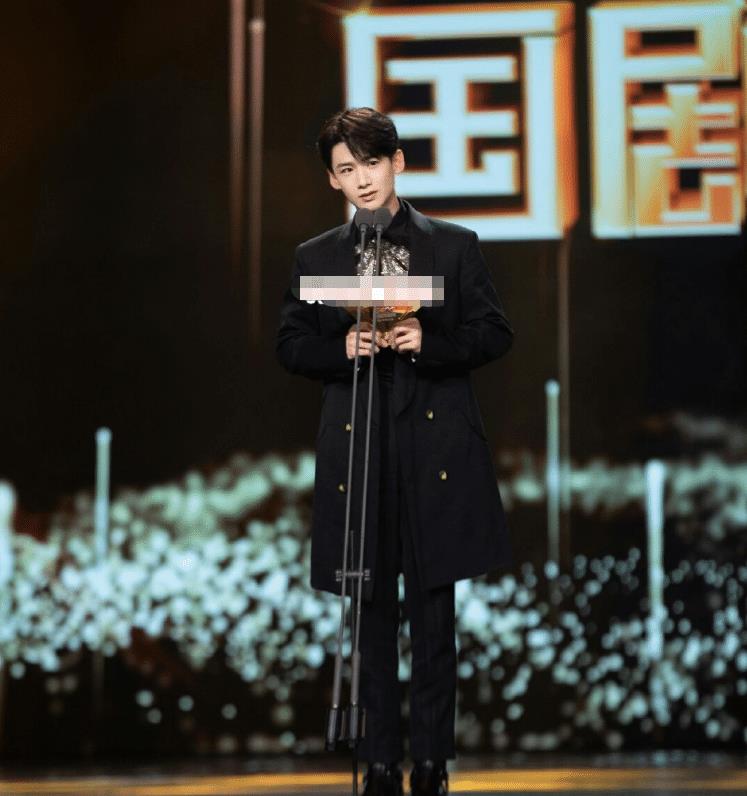 365dni男主为什么有女主的视频？这事儿得从波兰小甜剧的离谱逻辑说起