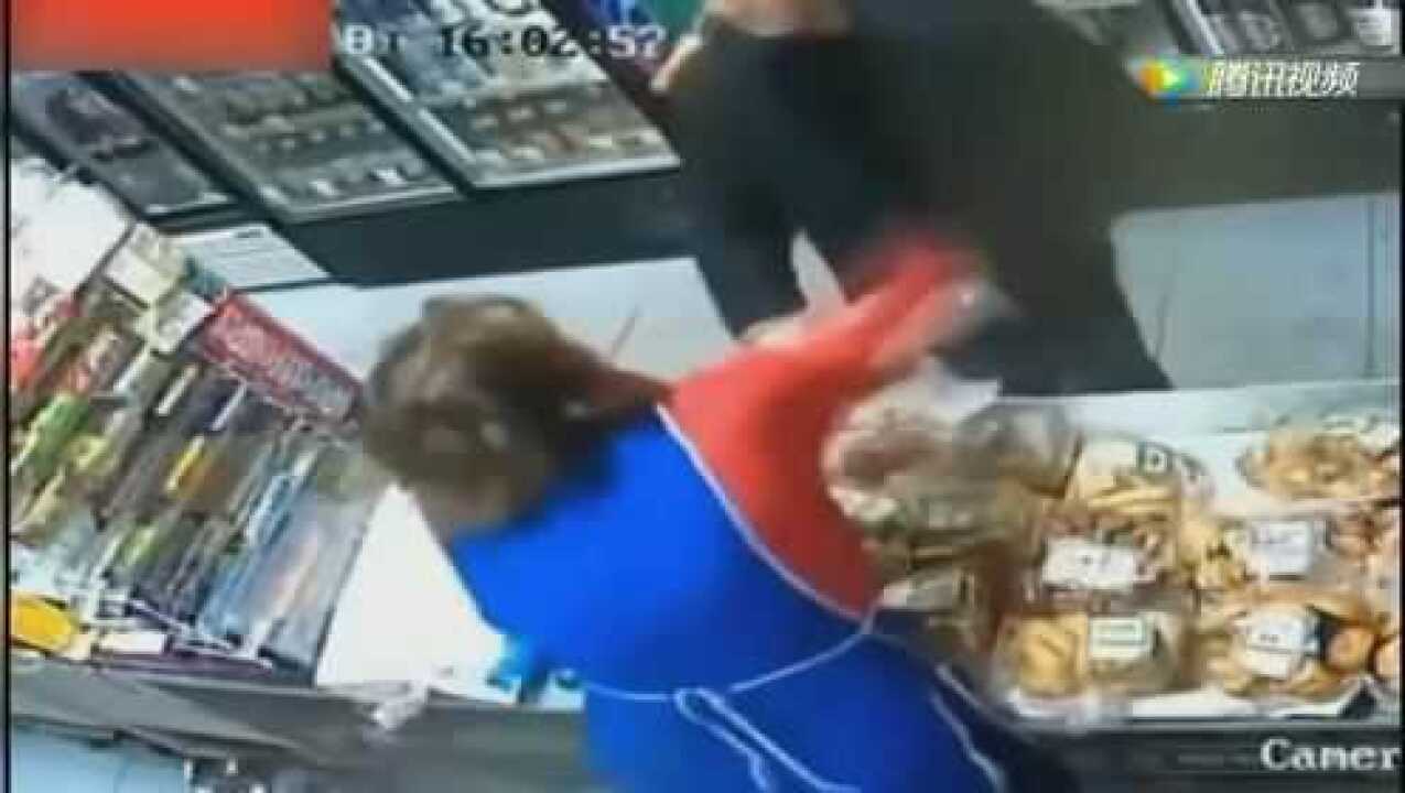 阿根廷一女子抢劫商铺，反被店主扒衣事件，法律与道德的双重反思