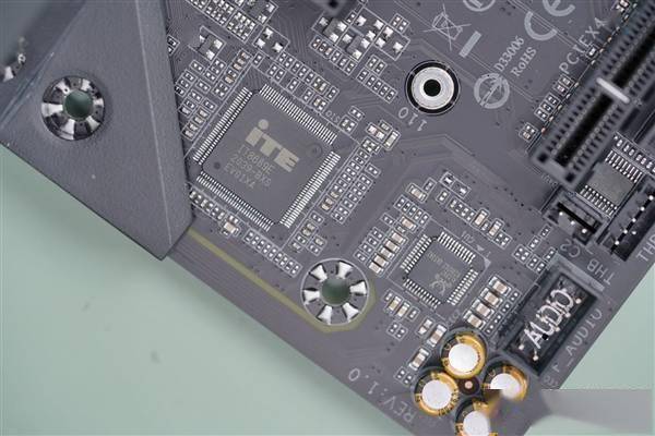 技嘉B365小雕装Win7视频教程，老司机手把手教你搞定