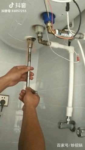 万和热水器365t13安装视频，看完这篇，自己也能动手装