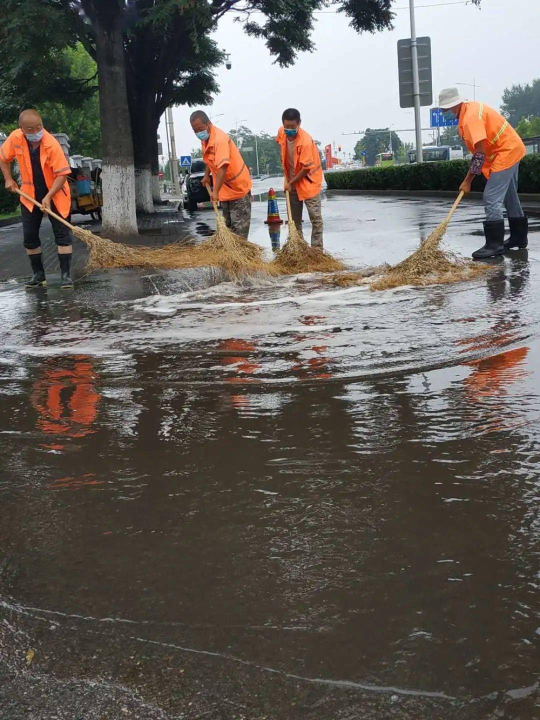 中国安能驰援南宁水库险情，风雨中的守护者