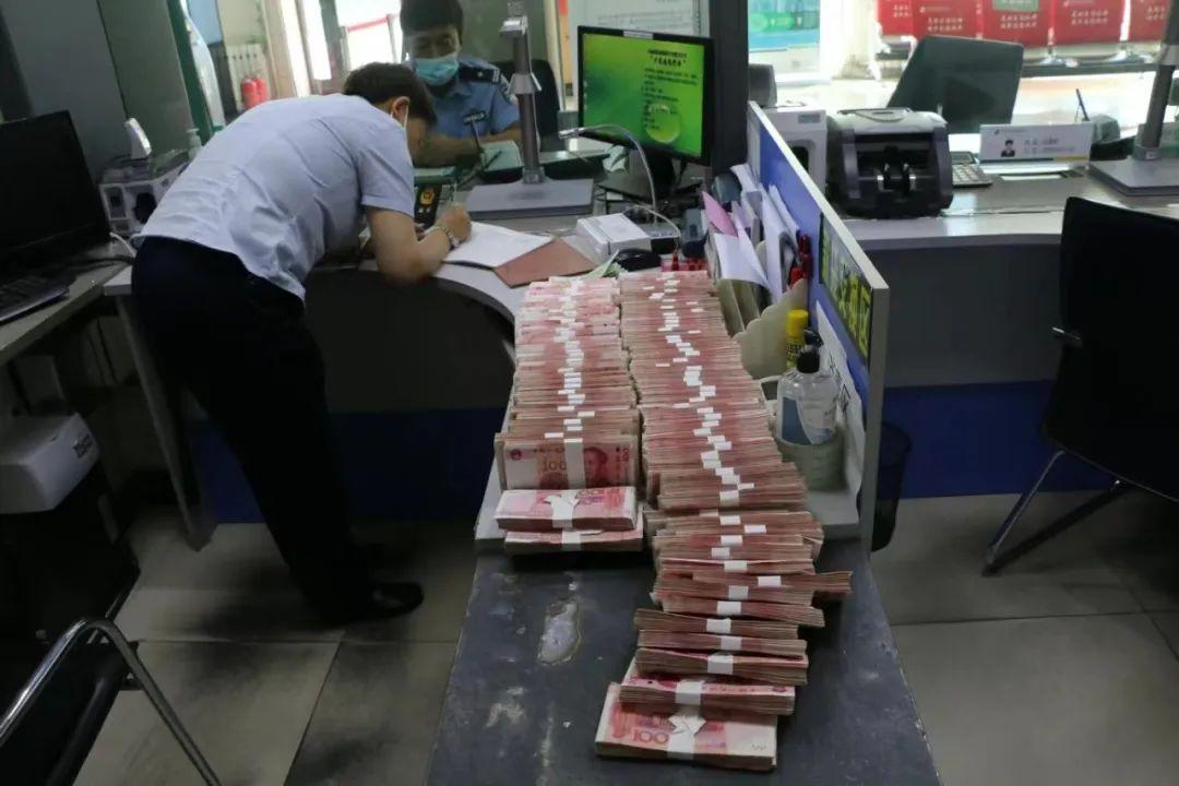 365D反渗透净水机安装视频，我蹲了三天安装师傅后，把这事跟你唠明白了